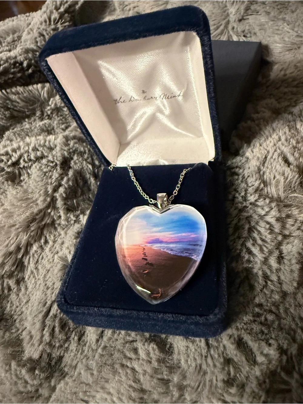 Danbury Mint Footprints in the Sand Crystal Heart Pendant Necklace New In Box